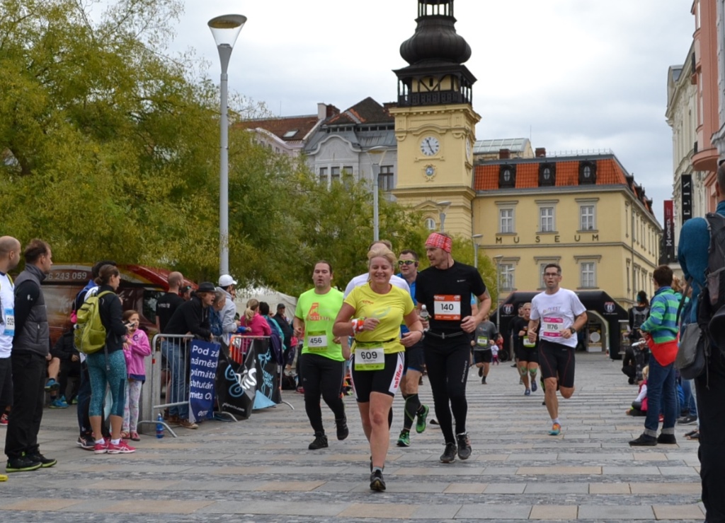 Start a cíl nedělních běžeckých závodů bude na Masarykově náměstí. Foto: René Stejskal